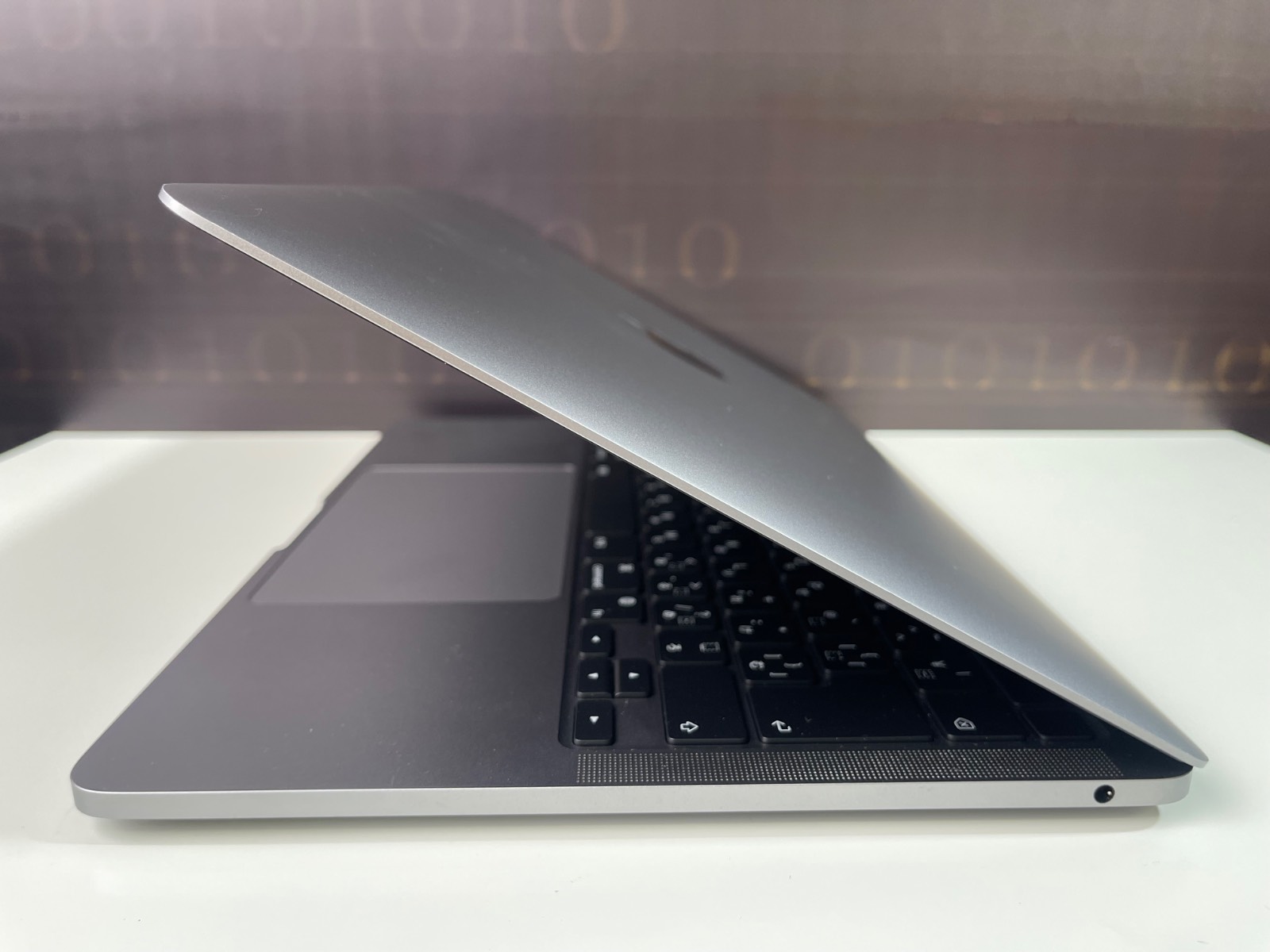Macbook Pro 2022 M2, Ram 16GB, SSD 256 Gb  13,3 inch USED .Touch Bar + Touch ID