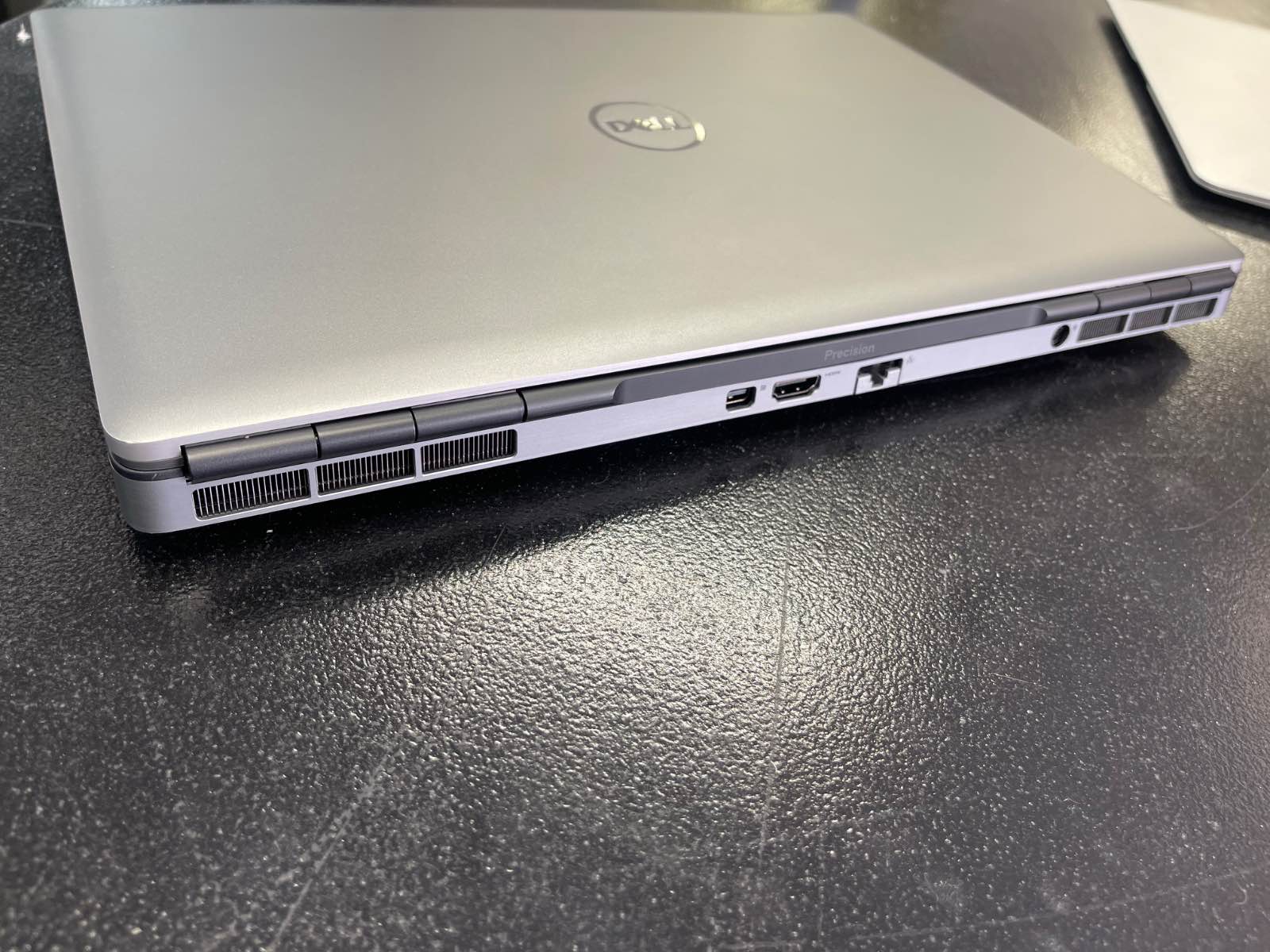 Dell Precision 7560 2022