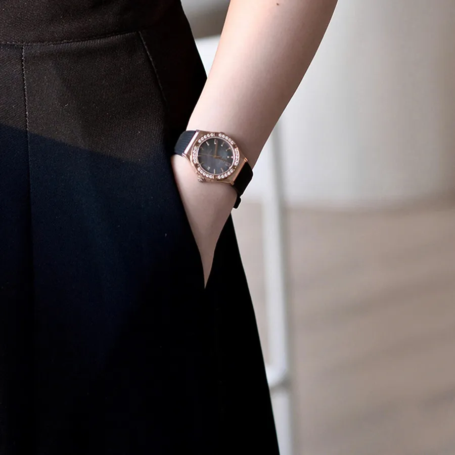 CARNIVAL Nữ Form Hublot