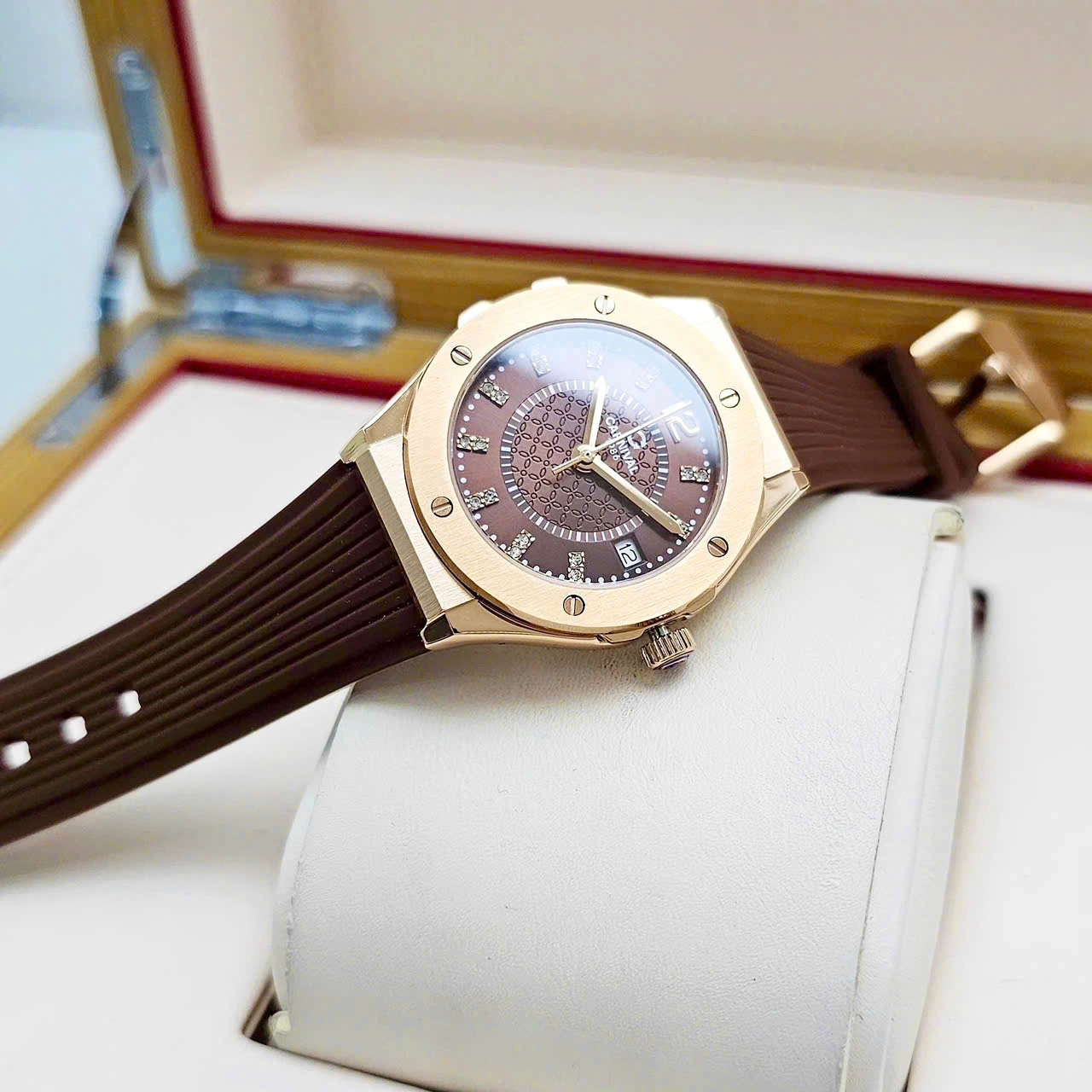CARNIVAL Nữ Form Hublot