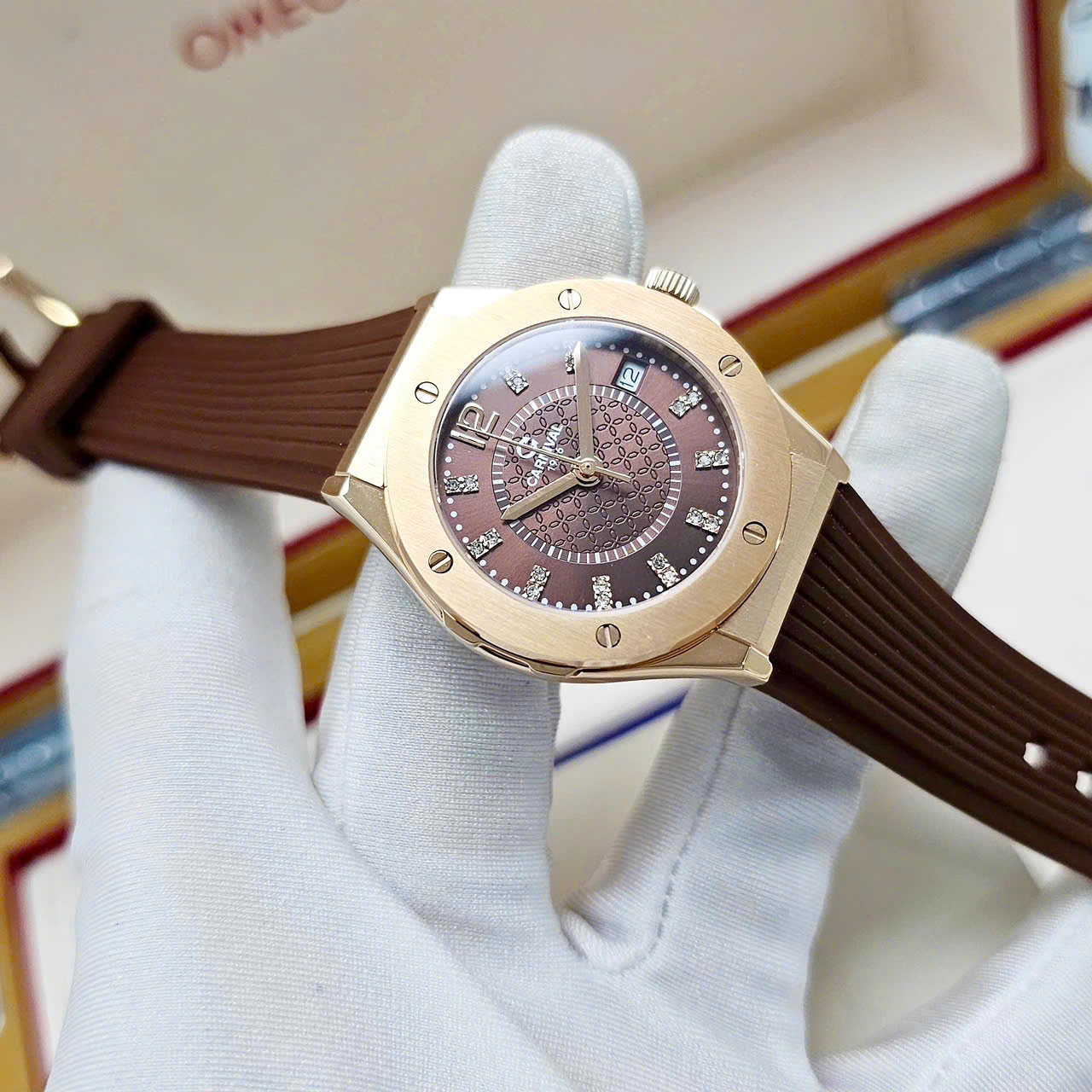 CARNIVAL Nữ Form Hublot