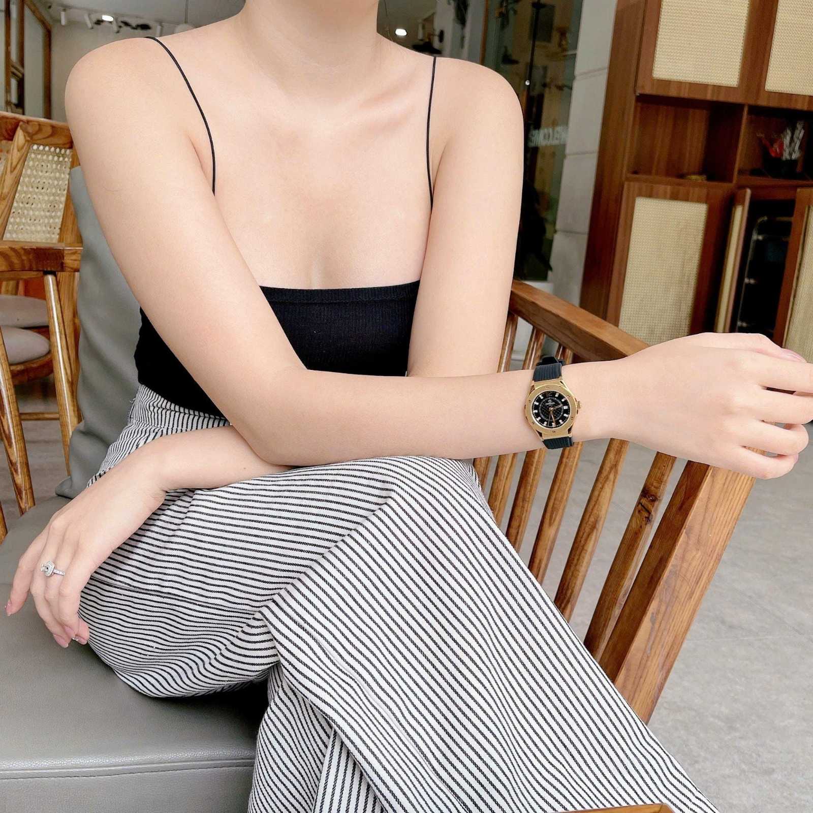 CARNIVAL Nữ Form Hublot
