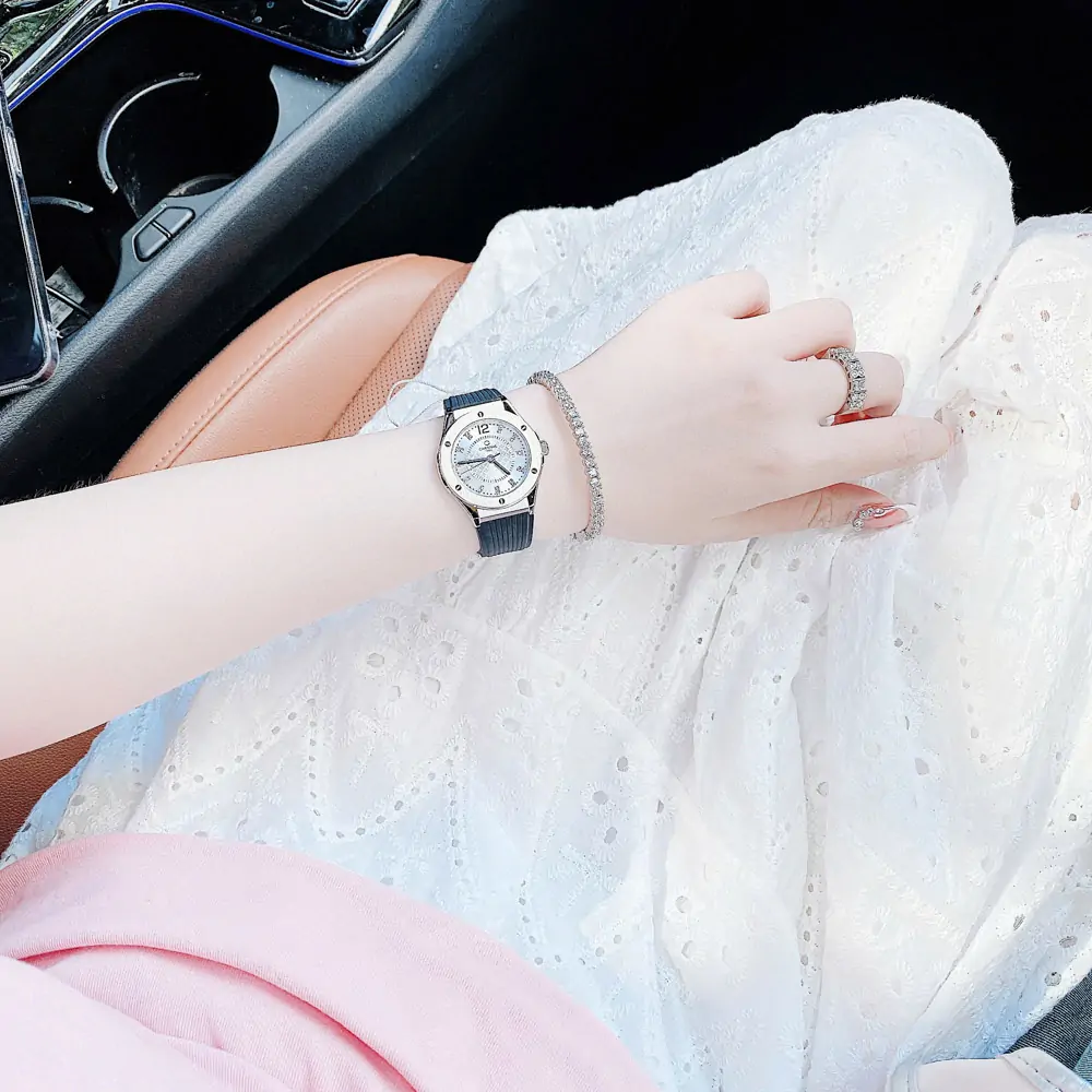 CARNIVAL Nữ Form Hublot