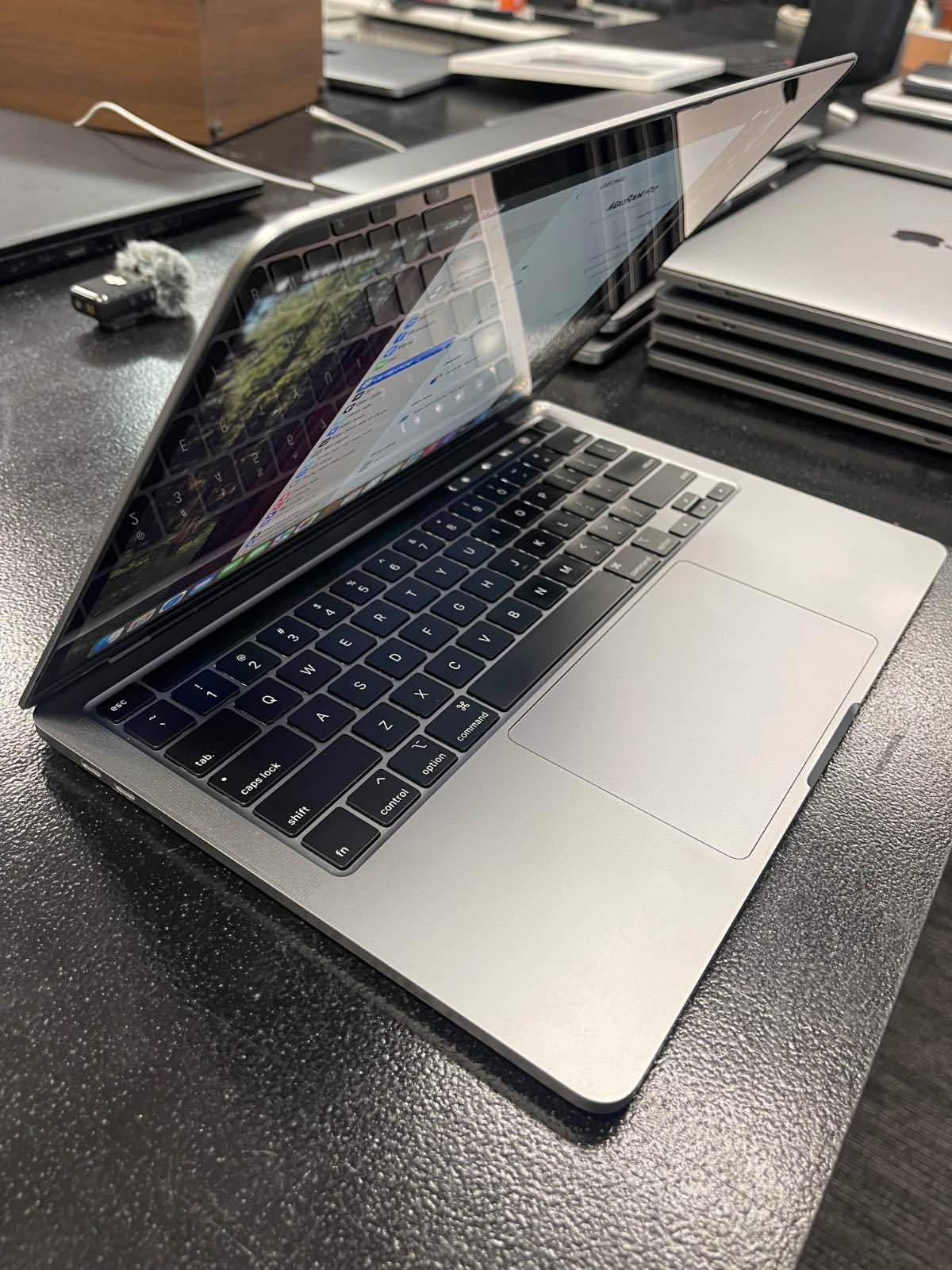 Macbook Pro 2020 i5, Ram 16GB, SSD 500 Gb  13,3 inch USED .Touch Bar + Touch ID