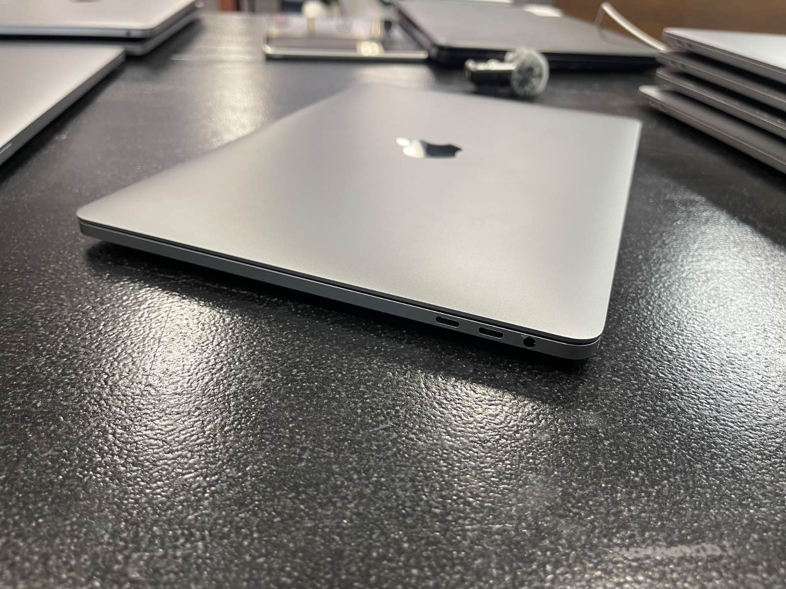 Macbook Pro 2020 i5, Ram 16GB, SSD 500 Gb  13,3 inch USED .Touch Bar + Touch ID