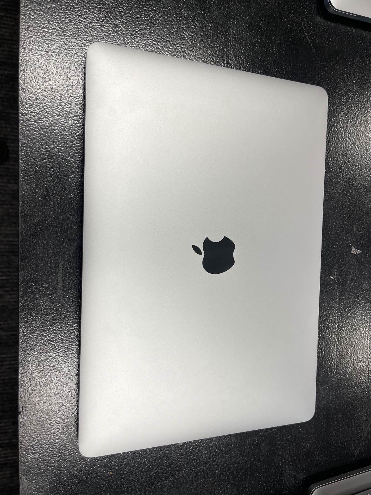 Macbook Pro 2020 i5, Ram 16GB, SSD 500 Gb  13,3 inch USED .Touch Bar + Touch ID