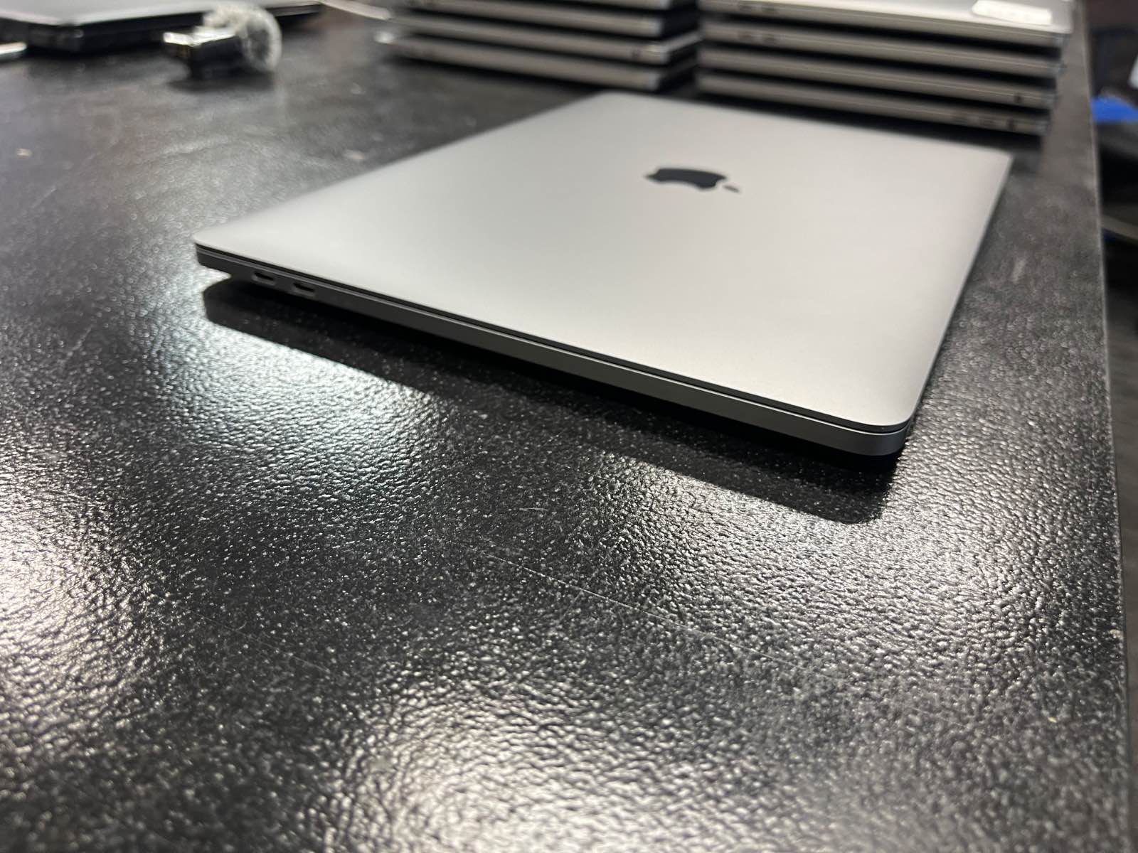 Macbook Pro 2020 i5, Ram 16GB, SSD 500 Gb  13,3 inch USED .Touch Bar + Touch ID