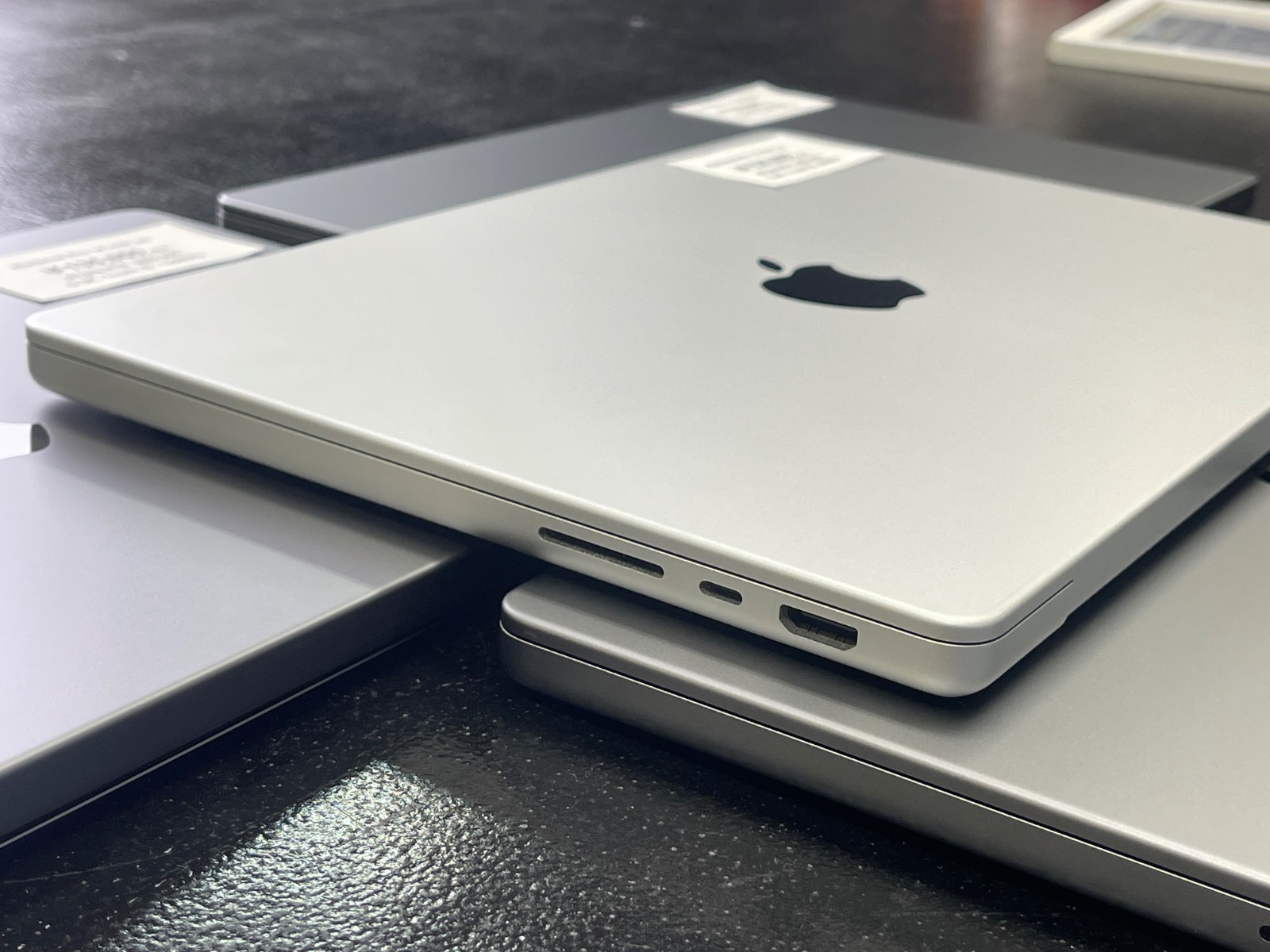 Macbook Pro 14inch 2021 USER Ram 16. SSD 500 Like New